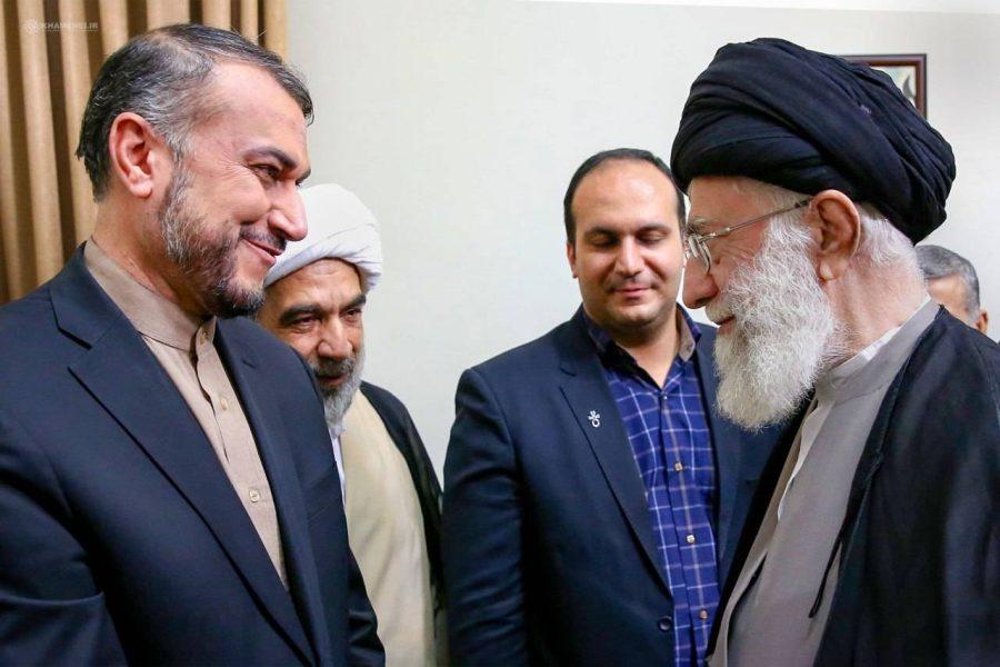 تصاویری از حجتالاسلام والمسلمین رئیسی و همراهان گرامی ایشان در کنار رهبر انقلاب تصاویری از حجتالاسلام والمسلمین رئیسی و همراهان گرامی ایشان در کنار رهبر انقلاب
